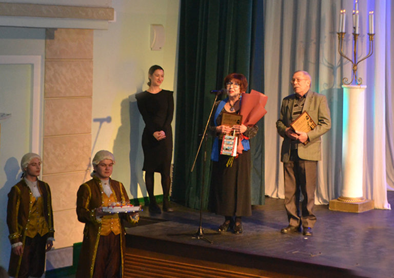 Театр закрыт